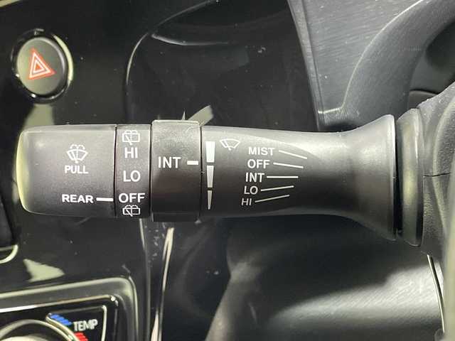 トヨタ アクア 神奈川県 2019(令1)年 3万km ホワイトパールクリスタルシャイン 純正SDナビ・7型/型式　NSZT-W68T/（Bluetooth/TV/CD/DVD/AM/FM）/バックカメラ/セーフティセンス/追従付きクルコン/D/N席シートヒーター/ETC2.0/フロアマット/プッシュスタート/スマートキー/スペアキー/取扱説明書/保証書/LEDヘッドライト/オートライト/オートマチックハイビーム/純正17インチAW/ドアバイザー/電動格納ミラー/プリクラッシュセーフティシステム/レーンディパーチャーアラート/オートマチックハイビーム