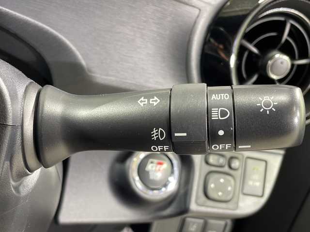 トヨタ アクア 神奈川県 2019(令1)年 3万km ホワイトパールクリスタルシャイン 純正SDナビ・7型/型式　NSZT-W68T/（Bluetooth/TV/CD/DVD/AM/FM）/バックカメラ/セーフティセンス/追従付きクルコン/D/N席シートヒーター/ETC2.0/フロアマット/プッシュスタート/スマートキー/スペアキー/取扱説明書/保証書/LEDヘッドライト/オートライト/オートマチックハイビーム/純正17インチAW/ドアバイザー/電動格納ミラー/プリクラッシュセーフティシステム/レーンディパーチャーアラート/オートマチックハイビーム