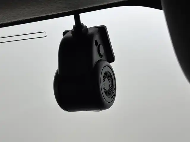 ダイハツ ムーヴ キャンバス ストライプス G 福岡県 2022(令4)年 0.7万km シャイニングホワイトパール/アプリコットピンクメタリック 純正ナビ／フルセグＴＶ　/バックカメラ　/ホッとカップホルダー　/ＥＴＣ　/ドラレコ　/コーナーセンサー　/スマートアシスト　/衝突軽減ブレーキ　/レーンキープ　/アイドリングストップ　/両側電動スライドドア　/シートヒーター　/ＬＥＤヘッドライト