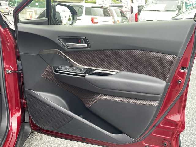 トヨタ Ｃ－ＨＲ G 神奈川県 2019(令1)年 1.7万km ブラック/センシュアルレッドマイカ 2トーン ワンオーナー/純正SDナビ/【CD/フルセグ/BT/SD/AUX】/バックカメラ/ハーフレザーシート/シートヒーター/ACC/LDA/オートマチックハイビーム /キーレス連動電動格納ミラー/電子パーキングブレーキ/ブレーキホールド/スペアキー/新車時保証書/取扱説明書