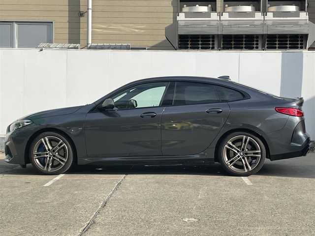 ＢＭＷ ＢＭＷ Ｍ２３５ｉ グランクーペ xDrive 青森県 2021(令3)年 4.3万km ミネラルグレー 4WD/純正ナビ/・AM/FM/USB/BT/純正アルミ/純正フロアマット/車外バックカメラ/コーナーセンサー/パワーシートD/N/シートヒーター/エアーシート/電動リアゲート/オートライト/アイドリングストップ/クルコン/Pアシスト/横滑り防止機能/レーンキープアシスト/衝突軽減システム/エアバッグダブル＋サイド/保証書/取扱説明書