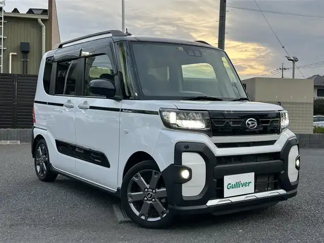 ダイハツ タント ファンクロスターボ 埼玉県 2022(令4)年 3.2万km ブラックマイカメタリック/シャイニングホワイトパール ディスプレ（Ｂｌｕｅｔｏｏｔｈ、フルセグＴＶ）/全方位カメラ/ＥＴＣ/前方ドラレコ/ＵＳＢ入力端子/Ｄ＋Ｎ席シートヒーター/ターボ/両側パワスラ/純正フロアマット/純正アルミ/ＬＥＤヘッド/プッシュスタート/アイドリングストップ/スマートキー/オートライト/オートエアコンオートマチックハイビーム/前後コーナーセンサー/横滑り防止装置/レーンキープアシスト/衝突被害軽減システム/ダブル＋サイドエアバッグ
