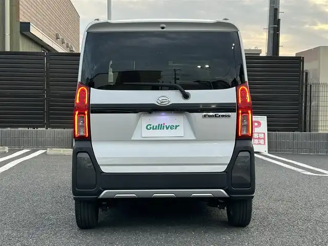 ダイハツ タント ファンクロスターボ 埼玉県 2022(令4)年 3.2万km ブラックマイカメタリック/シャイニングホワイトパール ディスプレ（Ｂｌｕｅｔｏｏｔｈ、フルセグＴＶ）/全方位カメラ/ＥＴＣ/前方ドラレコ/ＵＳＢ入力端子/Ｄ＋Ｎ席シートヒーター/ターボ/両側パワスラ/純正フロアマット/純正アルミ/ＬＥＤヘッド/プッシュスタート/アイドリングストップ/スマートキー/オートライト/オートエアコンオートマチックハイビーム/前後コーナーセンサー/横滑り防止装置/レーンキープアシスト/衝突被害軽減システム/ダブル＋サイドエアバッグ