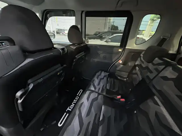 ダイハツ タント ファンクロスターボ 埼玉県 2022(令4)年 3.2万km ブラックマイカメタリック/シャイニングホワイトパール ディスプレ（Ｂｌｕｅｔｏｏｔｈ、フルセグＴＶ）/全方位カメラ/ＥＴＣ/前方ドラレコ/ＵＳＢ入力端子/Ｄ＋Ｎ席シートヒーター/ターボ/両側パワスラ/純正フロアマット/純正アルミ/ＬＥＤヘッド/プッシュスタート/アイドリングストップ/スマートキー/オートライト/オートエアコンオートマチックハイビーム/前後コーナーセンサー/横滑り防止装置/レーンキープアシスト/衝突被害軽減システム/ダブル＋サイドエアバッグ