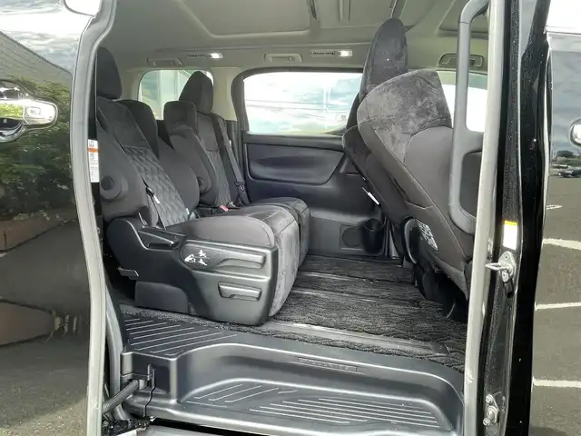 トヨタ ヴェルファイア Z Aエディション 岡山県 2019(令1)年 5.7万km ブラック 純正10インチナビ　NSZN-Z68T/フルセグTV、CD、DVD、Bluetooth/AM、FM/純正12インチフリップダウンモニターV12T－R68T/バックカメラ/サンルーフ/両側パワースライドドア/バックカメラ/ミラー一体型前後ドライブレコーダー/レーダークルーズコントロール/トヨタセーフティセンス/・レーントレーシングアシスト/・クリアランスソナー/・パーキングサポートブレーキ/・プリクラッシュセーフティ/・ロードサインアシスト/TVキャンセラー