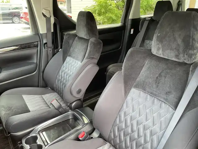トヨタ ヴェルファイア Z Aエディション 岡山県 2019(令1)年 5.7万km ブラック 純正10インチナビ　NSZN-Z68T/フルセグTV、CD、DVD、Bluetooth/AM、FM/純正12インチフリップダウンモニターV12T－R68T/バックカメラ/サンルーフ/両側パワースライドドア/バックカメラ/ミラー一体型前後ドライブレコーダー/レーダークルーズコントロール/トヨタセーフティセンス/・レーントレーシングアシスト/・クリアランスソナー/・パーキングサポートブレーキ/・プリクラッシュセーフティ/・ロードサインアシスト/TVキャンセラー