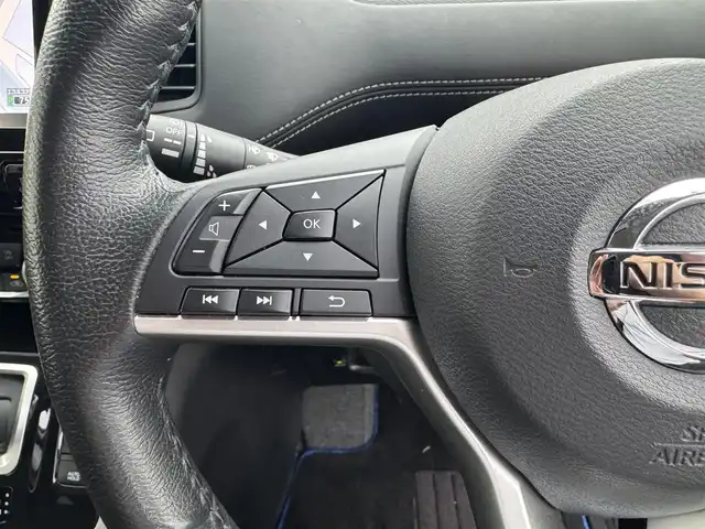 日産 セレナ e－パワー ハイウェイスター V 三重県 2019(平31)年 5.4万km ブリリアントホワイトパール セーフティパックB/・プロパイロット(自動運転技術)/・車線逸脱防止支援システム/・SRSエアバック(カーテン/サイド)/・インテリジェントアラウンドビューモニター/・インテリジェントルームミラー/・踏み間違い衝突防止アシスト/・インテリジェントパーキングアシスト/・標識検知機能/・ふらつき警報/・フロント/バックソナー/・ヒーター付ドアミラー/・電動パーキングブレーキ/・オートブレーキホールド/寒冷地仕様/・リアオートエアコン/・3列目ヒーターダクト/・ステアリングヒーター/・シートヒーター(運転席/助手席)/純正9インチメモリナビ・地デジTV/・DVD/CD/・Bluetooth/純正フリップダウンモニター/両側ハンズフリーパワースライドドア /レーダークルーズコントロール/ビルトインETC/純正15インチアルミホイール/フロントスポイラー/LEDヘッドランプ/・オートライト/オートマチックハイビーム/LEDフォグランプ/プッシュエンジンスタート/インテリジェントキー×2