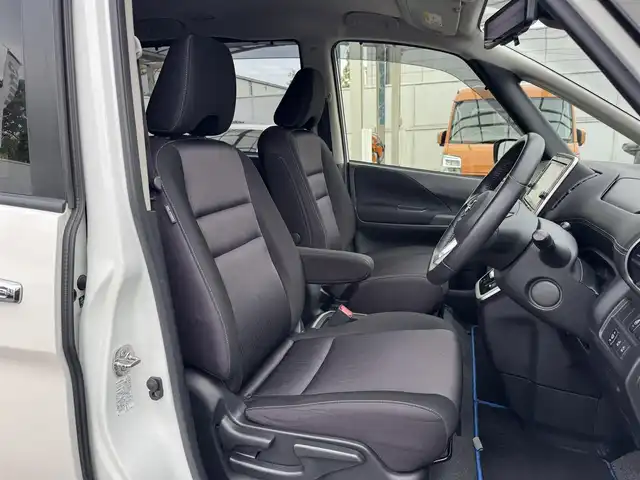 日産 セレナ e－パワー ハイウェイスター V 三重県 2019(平31)年 5.4万km ブリリアントホワイトパール セーフティパックB/・プロパイロット(自動運転技術)/・車線逸脱防止支援システム/・SRSエアバック(カーテン/サイド)/・インテリジェントアラウンドビューモニター/・インテリジェントルームミラー/・踏み間違い衝突防止アシスト/・インテリジェントパーキングアシスト/・標識検知機能/・ふらつき警報/・フロント/バックソナー/・ヒーター付ドアミラー/・電動パーキングブレーキ/・オートブレーキホールド/寒冷地仕様/・リアオートエアコン/・3列目ヒーターダクト/・ステアリングヒーター/・シートヒーター(運転席/助手席)/純正9インチメモリナビ・地デジTV/・DVD/CD/・Bluetooth/純正フリップダウンモニター/両側ハンズフリーパワースライドドア /レーダークルーズコントロール/ビルトインETC/純正15インチアルミホイール/フロントスポイラー/LEDヘッドランプ/・オートライト/オートマチックハイビーム/LEDフォグランプ/プッシュエンジンスタート/インテリジェントキー×2