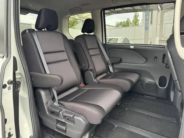 日産 セレナ e－パワー ハイウェイスター V 三重県 2019(平31)年 5.4万km ブリリアントホワイトパール セーフティパックB/・プロパイロット(自動運転技術)/・車線逸脱防止支援システム/・SRSエアバック(カーテン/サイド)/・インテリジェントアラウンドビューモニター/・インテリジェントルームミラー/・踏み間違い衝突防止アシスト/・インテリジェントパーキングアシスト/・標識検知機能/・ふらつき警報/・フロント/バックソナー/・ヒーター付ドアミラー/・電動パーキングブレーキ/・オートブレーキホールド/寒冷地仕様/・リアオートエアコン/・3列目ヒーターダクト/・ステアリングヒーター/・シートヒーター(運転席/助手席)/純正9インチメモリナビ・地デジTV/・DVD/CD/・Bluetooth/純正フリップダウンモニター/両側ハンズフリーパワースライドドア /レーダークルーズコントロール/ビルトインETC/純正15インチアルミホイール/フロントスポイラー/LEDヘッドランプ/・オートライト/オートマチックハイビーム/LEDフォグランプ/プッシュエンジンスタート/インテリジェントキー×2
