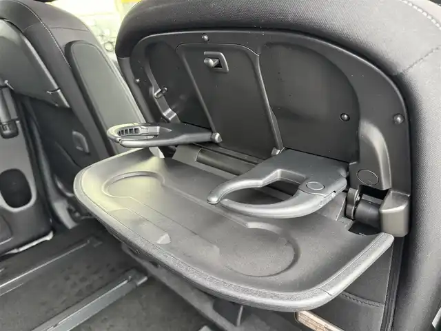 日産 セレナ e－パワー ハイウェイスター V 三重県 2019(平31)年 5.4万km ブリリアントホワイトパール セーフティパックB/・プロパイロット(自動運転技術)/・車線逸脱防止支援システム/・SRSエアバック(カーテン/サイド)/・インテリジェントアラウンドビューモニター/・インテリジェントルームミラー/・踏み間違い衝突防止アシスト/・インテリジェントパーキングアシスト/・標識検知機能/・ふらつき警報/・フロント/バックソナー/・ヒーター付ドアミラー/・電動パーキングブレーキ/・オートブレーキホールド/寒冷地仕様/・リアオートエアコン/・3列目ヒーターダクト/・ステアリングヒーター/・シートヒーター(運転席/助手席)/純正9インチメモリナビ・地デジTV/・DVD/CD/・Bluetooth/純正フリップダウンモニター/両側ハンズフリーパワースライドドア /レーダークルーズコントロール/ビルトインETC/純正15インチアルミホイール/フロントスポイラー/LEDヘッドランプ/・オートライト/オートマチックハイビーム/LEDフォグランプ/プッシュエンジンスタート/インテリジェントキー×2