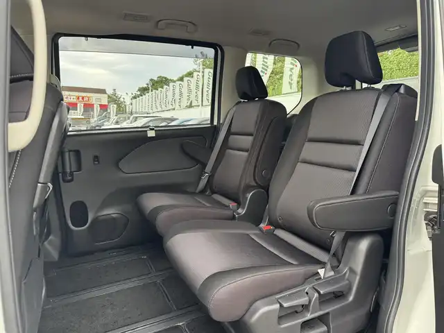 日産 セレナ e－パワー ハイウェイスター V 三重県 2019(平31)年 5.4万km ブリリアントホワイトパール セーフティパックB/・プロパイロット(自動運転技術)/・車線逸脱防止支援システム/・SRSエアバック(カーテン/サイド)/・インテリジェントアラウンドビューモニター/・インテリジェントルームミラー/・踏み間違い衝突防止アシスト/・インテリジェントパーキングアシスト/・標識検知機能/・ふらつき警報/・フロント/バックソナー/・ヒーター付ドアミラー/・電動パーキングブレーキ/・オートブレーキホールド/寒冷地仕様/・リアオートエアコン/・3列目ヒーターダクト/・ステアリングヒーター/・シートヒーター(運転席/助手席)/純正9インチメモリナビ・地デジTV/・DVD/CD/・Bluetooth/純正フリップダウンモニター/両側ハンズフリーパワースライドドア /レーダークルーズコントロール/ビルトインETC/純正15インチアルミホイール/フロントスポイラー/LEDヘッドランプ/・オートライト/オートマチックハイビーム/LEDフォグランプ/プッシュエンジンスタート/インテリジェントキー×2