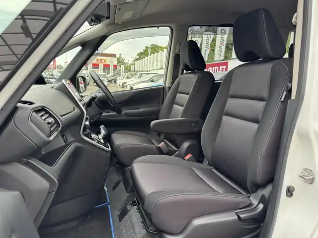 日産 セレナ e－パワー ハイウェイスター V 三重県 2019(平31)年 5.4万km ブリリアントホワイトパール セーフティパックB/・プロパイロット(自動運転技術)/・車線逸脱防止支援システム/・SRSエアバック(カーテン/サイド)/・インテリジェントアラウンドビューモニター/・インテリジェントルームミラー/・踏み間違い衝突防止アシスト/・インテリジェントパーキングアシスト/・標識検知機能/・ふらつき警報/・フロント/バックソナー/・ヒーター付ドアミラー/・電動パーキングブレーキ/・オートブレーキホールド/寒冷地仕様/・リアオートエアコン/・3列目ヒーターダクト/・ステアリングヒーター/・シートヒーター(運転席/助手席)/純正9インチメモリナビ・地デジTV/・DVD/CD/・Bluetooth/純正フリップダウンモニター/両側ハンズフリーパワースライドドア /レーダークルーズコントロール/ビルトインETC/純正15インチアルミホイール/フロントスポイラー/LEDヘッドランプ/・オートライト/オートマチックハイビーム/LEDフォグランプ/プッシュエンジンスタート/インテリジェントキー×2