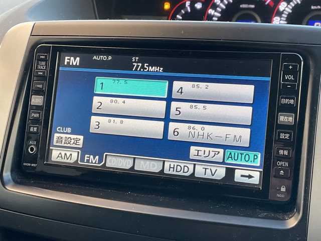 トヨタ ノア Si 新潟県 2007(平19)年 10.2万km ホワイトパールクリスタルシャイン 4WD/純正HDDナビ(NH3N-W57)/CD/DVD/AUX/フルセグテレビ/ミュージックサーバー/バックカメラ/ETC/片側パワースライドドア/パドルシフト/スマートキー/プッシュスタート/キセノンヘッドライト/フォグランプ/純正16インチアルミホイール/社外15インチAW冬タイヤ車載