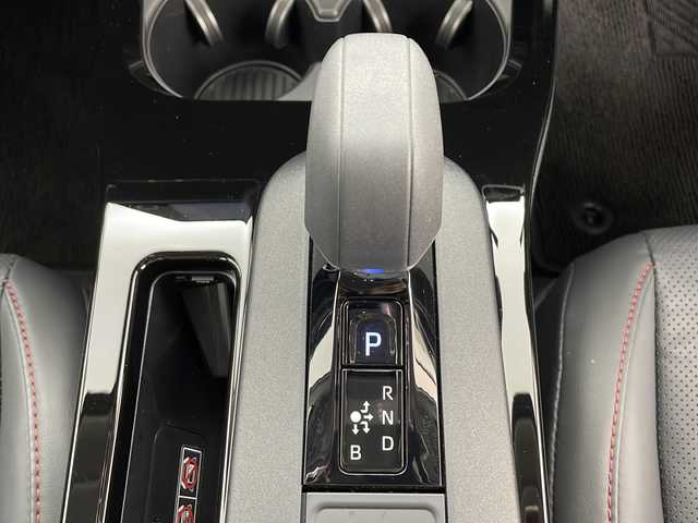 トヨタ プリウス Z 鹿児島県 2024(令6)年 0.4万km プラチナホワイトパールマイカ パノラマルーフ/純正メモリーナビ/(フルセグTV/BT/USB/AM/FM)/パノラミックビューモニター/デジタルインナーミラー/レザーシート/トヨタセーフティセンス/D席シートメモリー付きパワーシート/シートヒーター/シートベンチレーション/ハンドルヒーター/革巻きステアリング/ステアリングスイッチ/パワーバックドア/ビルトインETC2.0/LEDヘッドライト/電動リアゲート/LEDヘッドライト/オートライト/純正19インチアルミホイール/スマートキー/プッシュスタート/純正フロアマット/ドアバイザー
