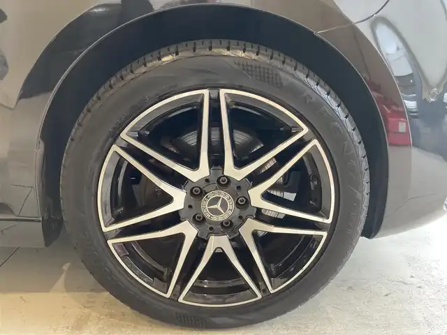 メルセデス・ベンツ Ｖ２２０ d エクスクルーシブ ロング プラチナスイート 熊本県 2022(令4)年 2.3万km オブシディアンブラックM アクティブブレーキアシスト/ブラインドスポットモニター/アテンションアシスト/レーンキープアシスト/インテリジェントライトシステム/アダプティブクルーズコントロール/電動パワシート/シートヒーター/シートエアコン/後席モニター/パワーバックドア/ステアリングスイッチ/純正LEDヘッドライト/純正19インチアルミホイール/フルセグTV/ビルトインETC2.0