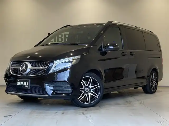 メルセデス・ベンツ Ｖ２２０ d エクスクルーシブ ロング プラチナスイート 熊本県 2022(令4)年 2.3万km オブシディアンブラックM アクティブブレーキアシスト/ブラインドスポットモニター/アテンションアシスト/レーンキープアシスト/インテリジェントライトシステム/アダプティブクルーズコントロール/電動パワシート/シートヒーター/シートエアコン/後席モニター/パワーバックドア/ステアリングスイッチ/純正LEDヘッドライト/純正19インチアルミホイール/フルセグTV/ビルトインETC2.0