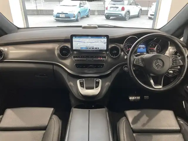 メルセデス・ベンツ Ｖ２２０ d エクスクルーシブ ロング プラチナスイート 熊本県 2022(令4)年 2.3万km オブシディアンブラックM アクティブブレーキアシスト/ブラインドスポットモニター/アテンションアシスト/レーンキープアシスト/インテリジェントライトシステム/アダプティブクルーズコントロール/電動パワシート/シートヒーター/シートエアコン/後席モニター/パワーバックドア/ステアリングスイッチ/純正LEDヘッドライト/純正19インチアルミホイール/フルセグTV/ビルトインETC2.0