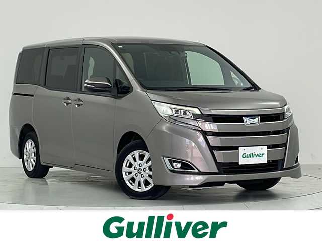 トヨタ ノア ハイブリッド G 大阪府 2021(令3)年 4.3万km アバンギャルドブロンズメタリック プリクラッシュセーフティ/　・レーンディパーチャーアラート　LDA/　・先行車発進告知機能/　・クリアランスソナー/　・パーキングサポートブレーキ　PSB/　・オートマチックハイビーム　AHB/純正SD/　ナビ/フルセグTV/CD/Bluetooth/バックカメラ/両側パワースライドドア/LEDオートライト/フォグランプ/クルーズコントロール/ステアリングスイッチ/ウォークスルールー/スマートキー/ビルトインETC/電動格納ミラー/ウィンカーミラー/純正15インチAW装着/純正フロアマット