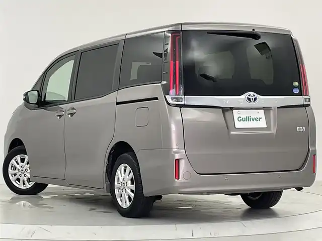 トヨタ ノア ハイブリッド G 大阪府 2021(令3)年 4.3万km アバンギャルドブロンズメタリック プリクラッシュセーフティ/　・レーンディパーチャーアラート　LDA/　・先行車発進告知機能/　・クリアランスソナー/　・パーキングサポートブレーキ　PSB/　・オートマチックハイビーム　AHB/純正SD/　ナビ/フルセグTV/CD/Bluetooth/バックカメラ/両側パワースライドドア/LEDオートライト/フォグランプ/クルーズコントロール/ステアリングスイッチ/ウォークスルールー/スマートキー/ビルトインETC/電動格納ミラー/ウィンカーミラー/純正15インチAW装着/純正フロアマット