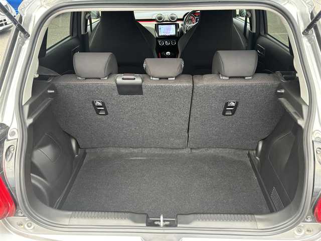 スズキ スイフト スポーツ セーフティPKG 愛知県 2019(令1)年 5.6万km プレミアムシルバーメタリック /禁煙//ワンオーナー//純正ナビ//CD/DVD/BT/MSV/USB/フルセグ//バックカメラ//全方位カメラ//前方ドラレコ//純正17AW//ビルトインETC2.0//ACC/PCS/LDA//横滑り防止装置//D席シートヒーター//ウッドコンビステアリング//ステアリングスイッチ//純正LEDオートライト//フロントフォグ//リアフォグ//電動格納ミラー//バニティミラー//純正フロアマット//スペアスマートキー//新車時保証書//取扱説明書