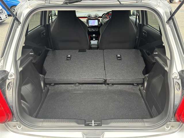 スズキ スイフト スポーツ セーフティPKG 愛知県 2019(令1)年 5.6万km プレミアムシルバーメタリック /禁煙//ワンオーナー//純正ナビ//CD/DVD/BT/MSV/USB/フルセグ//バックカメラ//全方位カメラ//前方ドラレコ//純正17AW//ビルトインETC2.0//ACC/PCS/LDA//横滑り防止装置//D席シートヒーター//ウッドコンビステアリング//ステアリングスイッチ//純正LEDオートライト//フロントフォグ//リアフォグ//電動格納ミラー//バニティミラー//純正フロアマット//スペアスマートキー//新車時保証書//取扱説明書