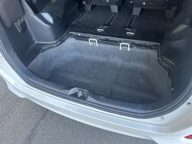 トヨタ ヴォクシー ZS 煌 静岡県 2018(平30)年 7.2万km ホワイトパールクリスタルシャイン トヨタセーフティセンス/・プリクラッシュセーフティセンス/・レーンディパーチャアラート/・オートマッチクハイビーム/アイドリングストップ/205/60R16タイヤ/16インチAW/革巻きステアリング/純正9型インチディーラーナビ/１２．１インチ後席フリップダウンモニター/電動格納ミラー/プッシュスタート/フォグランプ/ウィンカーミラー/ビルトインETC/LEDヘッドライト/ISOFIX/二眼ヘッドライトLED/ステアリングスイッチ/SRSエアバッグ/左右独立温度調整オートエアコン