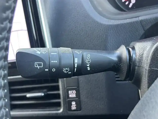 トヨタ ヴォクシー ZS 煌 静岡県 2018(平30)年 7.2万km ホワイトパールクリスタルシャイン トヨタセーフティセンス/・プリクラッシュセーフティセンス/・レーンディパーチャアラート/・オートマッチクハイビーム/アイドリングストップ/205/60R16タイヤ/16インチAW/革巻きステアリング/純正9型インチディーラーナビ/１２．１インチ後席フリップダウンモニター/電動格納ミラー/プッシュスタート/フォグランプ/ウィンカーミラー/ビルトインETC/LEDヘッドライト/ISOFIX/二眼ヘッドライトLED/ステアリングスイッチ/SRSエアバッグ/左右独立温度調整オートエアコン