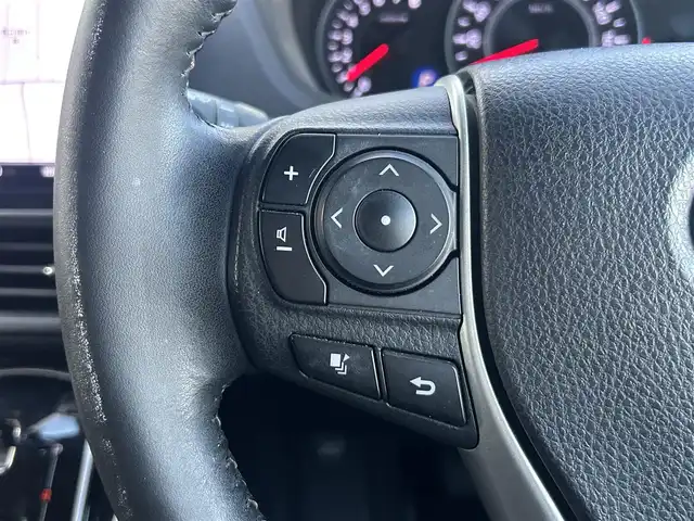 トヨタ ヴォクシー ZS 煌 静岡県 2018(平30)年 7.2万km ホワイトパールクリスタルシャイン トヨタセーフティセンス/・プリクラッシュセーフティセンス/・レーンディパーチャアラート/・オートマッチクハイビーム/アイドリングストップ/205/60R16タイヤ/16インチAW/革巻きステアリング/純正9型インチディーラーナビ/１２．１インチ後席フリップダウンモニター/電動格納ミラー/プッシュスタート/フォグランプ/ウィンカーミラー/ビルトインETC/LEDヘッドライト/ISOFIX/二眼ヘッドライトLED/ステアリングスイッチ/SRSエアバッグ/左右独立温度調整オートエアコン