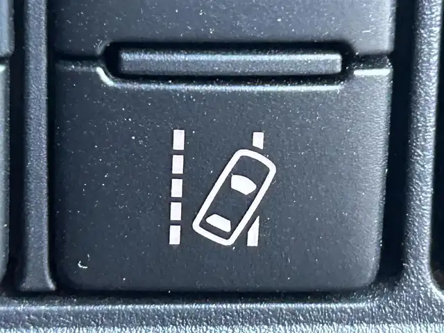 トヨタ ヴォクシー ZS 煌 静岡県 2018(平30)年 7.2万km ホワイトパールクリスタルシャイン トヨタセーフティセンス/・プリクラッシュセーフティセンス/・レーンディパーチャアラート/・オートマッチクハイビーム/アイドリングストップ/205/60R16タイヤ/16インチAW/革巻きステアリング/純正9型インチディーラーナビ/１２．１インチ後席フリップダウンモニター/電動格納ミラー/プッシュスタート/フォグランプ/ウィンカーミラー/ビルトインETC/LEDヘッドライト/ISOFIX/二眼ヘッドライトLED/ステアリングスイッチ/SRSエアバッグ/左右独立温度調整オートエアコン