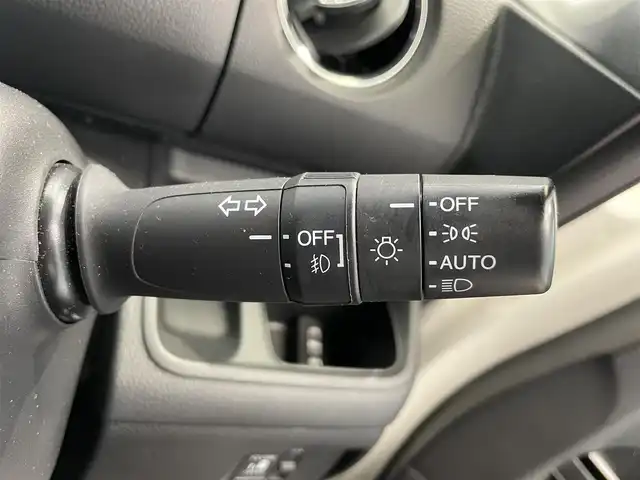 ホンダ Ｎ ＢＯＸ カスタム G L 鹿児島県 2018(平30)年 7.7万km プラチナホワイトパール 禁煙車/社外SDナビ/　・Bluetooth/　・フルセグTV/　・CD/　・DVD/　・iPod/　・USB/　・AM/FM/チップアップシート/片側パワースライドドア/後席サンシェード/バックカメラ/ETC/USB充電ソケット/純正フロアマット/純正アルミホイール/電動格納ミラー/ステアリングリモコン