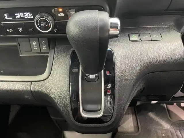 ホンダ Ｎ ＢＯＸ カスタム G L 鹿児島県 2018(平30)年 7.7万km プラチナホワイトパール 禁煙車/社外SDナビ/　・Bluetooth/　・フルセグTV/　・CD/　・DVD/　・iPod/　・USB/　・AM/FM/チップアップシート/片側パワースライドドア/後席サンシェード/バックカメラ/ETC/USB充電ソケット/純正フロアマット/純正アルミホイール/電動格納ミラー/ステアリングリモコン