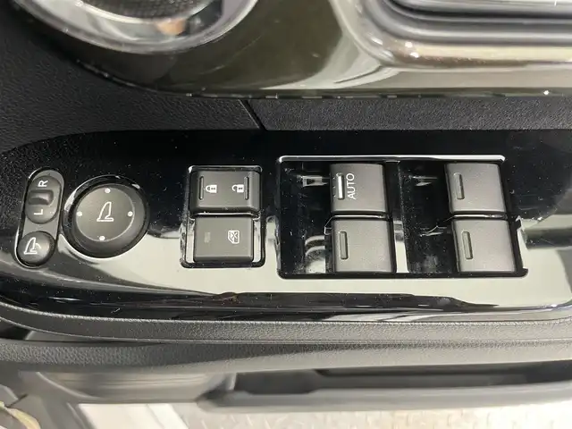 ホンダ Ｎ ＢＯＸ カスタム G L 鹿児島県 2018(平30)年 7.7万km プラチナホワイトパール 禁煙車/社外SDナビ/　・Bluetooth/　・フルセグTV/　・CD/　・DVD/　・iPod/　・USB/　・AM/FM/チップアップシート/片側パワースライドドア/後席サンシェード/バックカメラ/ETC/USB充電ソケット/純正フロアマット/純正アルミホイール/電動格納ミラー/ステアリングリモコン