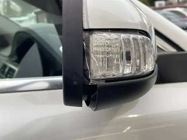 ボルボ Ｖ７０ 2．5T LE 千葉県 2010(平22)年 7.7万km 白 社外HDDナビ【フルセグ、MSV】/純正オーディオ【CD、USB、AUX】/純正17インチアルミホイール/レザーシート（黒）/前席パワーシート（D席メモリー付）/前席シートヒーター・ベンチレーション/クルーズコントロール/ETC/MT付AT/ステアリングスイッチ/バックカメラ/パワーバックドア/ルーフレール/HID/フォグ/トノカバー/保証書/取扱説明書/スペアキー