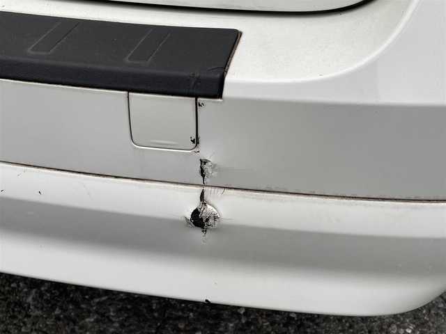 ボルボ Ｖ７０ 2．5T LE 千葉県 2010(平22)年 7.7万km 白 社外HDDナビ【フルセグ、MSV】/純正オーディオ【CD、USB、AUX】/純正17インチアルミホイール/レザーシート（黒）/前席パワーシート（D席メモリー付）/前席シートヒーター・ベンチレーション/クルーズコントロール/ETC/MT付AT/ステアリングスイッチ/バックカメラ/パワーバックドア/ルーフレール/HID/フォグ/トノカバー/保証書/取扱説明書/スペアキー