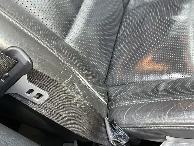 ボルボ Ｖ７０ 2．5T LE 千葉県 2010(平22)年 7.7万km 白 社外HDDナビ【フルセグ、MSV】/純正オーディオ【CD、USB、AUX】/純正17インチアルミホイール/レザーシート（黒）/前席パワーシート（D席メモリー付）/前席シートヒーター・ベンチレーション/クルーズコントロール/ETC/MT付AT/ステアリングスイッチ/バックカメラ/パワーバックドア/ルーフレール/HID/フォグ/トノカバー/保証書/取扱説明書/スペアキー