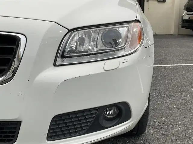 ボルボ Ｖ７０ 2．5T LE 千葉県 2010(平22)年 7.7万km 白 社外HDDナビ【フルセグ、MSV】/純正オーディオ【CD、USB、AUX】/純正17インチアルミホイール/レザーシート（黒）/前席パワーシート（D席メモリー付）/前席シートヒーター・ベンチレーション/クルーズコントロール/ETC/MT付AT/ステアリングスイッチ/バックカメラ/パワーバックドア/ルーフレール/HID/フォグ/トノカバー/保証書/取扱説明書/スペアキー