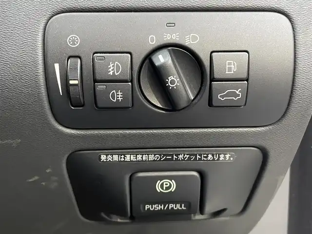 ボルボ Ｖ７０ 2．5T LE 千葉県 2010(平22)年 7.7万km 白 社外HDDナビ【フルセグ、MSV】/純正オーディオ【CD、USB、AUX】/純正17インチアルミホイール/レザーシート（黒）/前席パワーシート（D席メモリー付）/前席シートヒーター・ベンチレーション/クルーズコントロール/ETC/MT付AT/ステアリングスイッチ/バックカメラ/パワーバックドア/ルーフレール/HID/フォグ/トノカバー/保証書/取扱説明書/スペアキー