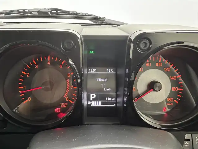 スズキ ジムニー ノマド FC 熊本県 2025(令7)年 0.1万km アークティックホワイトパール ワンオーナー　/禁煙車　/４WD/レーダークルーズコントロール　/前席シートヒーター　/衝突軽減ブレーキ　/レーンキープアシスト　/横滑り防止　/アイドリングストップ　/パーキングアシスト/ダウンヒルアシスト/オートライト/オートマチックハイビーム/LEDヘッドライト/フォグライト/スマートキー/プッシュスタート/スペアキー１本　/保証書　/取扱説明書