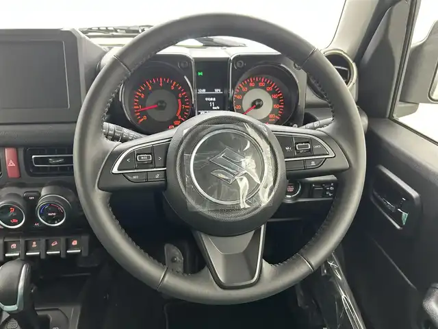 スズキ ジムニー ノマド FC 熊本県 2025(令7)年 0.1万km アークティックホワイトパール ワンオーナー　/禁煙車　/４WD/レーダークルーズコントロール　/前席シートヒーター　/衝突軽減ブレーキ　/レーンキープアシスト　/横滑り防止　/アイドリングストップ　/パーキングアシスト/ダウンヒルアシスト/オートライト/オートマチックハイビーム/LEDヘッドライト/フォグライト/スマートキー/プッシュスタート/スペアキー１本　/保証書　/取扱説明書