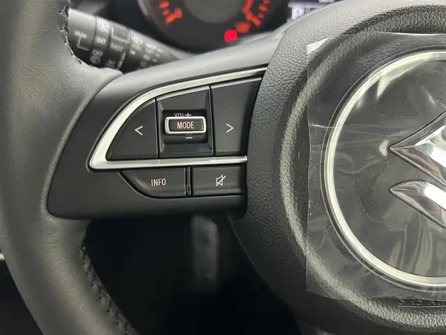 スズキ ジムニー ノマド FC 熊本県 2025(令7)年 0.1万km アークティックホワイトパール ワンオーナー　/禁煙車　/４WD/レーダークルーズコントロール　/前席シートヒーター　/衝突軽減ブレーキ　/レーンキープアシスト　/横滑り防止　/アイドリングストップ　/パーキングアシスト/ダウンヒルアシスト/オートライト/オートマチックハイビーム/LEDヘッドライト/フォグライト/スマートキー/プッシュスタート/スペアキー１本　/保証書　/取扱説明書