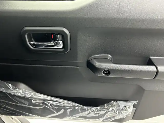 スズキ ジムニー ノマド FC 熊本県 2025(令7)年 0.1万km アークティックホワイトパール ワンオーナー　/禁煙車　/４WD/レーダークルーズコントロール　/前席シートヒーター　/衝突軽減ブレーキ　/レーンキープアシスト　/横滑り防止　/アイドリングストップ　/パーキングアシスト/ダウンヒルアシスト/オートライト/オートマチックハイビーム/LEDヘッドライト/フォグライト/スマートキー/プッシュスタート/スペアキー１本　/保証書　/取扱説明書