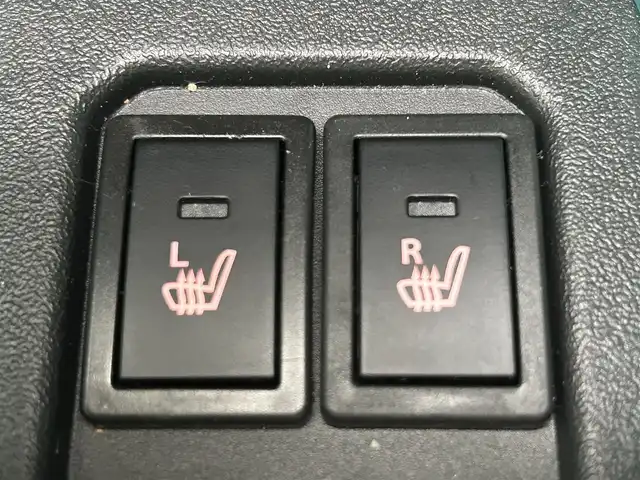 スズキ ジムニー ノマド FC 熊本県 2025(令7)年 0.1万km アークティックホワイトパール ワンオーナー　/禁煙車　/４WD/レーダークルーズコントロール　/前席シートヒーター　/衝突軽減ブレーキ　/レーンキープアシスト　/横滑り防止　/アイドリングストップ　/パーキングアシスト/ダウンヒルアシスト/オートライト/オートマチックハイビーム/LEDヘッドライト/フォグライト/スマートキー/プッシュスタート/スペアキー１本　/保証書　/取扱説明書