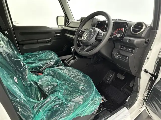 スズキ ジムニー ノマド FC 熊本県 2025(令7)年 0.1万km アークティックホワイトパール ワンオーナー　/禁煙車　/４WD/レーダークルーズコントロール　/前席シートヒーター　/衝突軽減ブレーキ　/レーンキープアシスト　/横滑り防止　/アイドリングストップ　/パーキングアシスト/ダウンヒルアシスト/オートライト/オートマチックハイビーム/LEDヘッドライト/フォグライト/スマートキー/プッシュスタート/スペアキー１本　/保証書　/取扱説明書