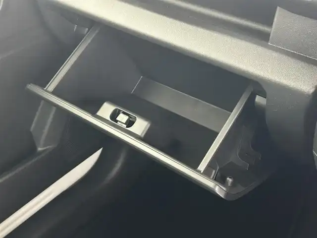 スズキ ジムニー ノマド FC 熊本県 2025(令7)年 0.1万km アークティックホワイトパール ワンオーナー　/禁煙車　/４WD/レーダークルーズコントロール　/前席シートヒーター　/衝突軽減ブレーキ　/レーンキープアシスト　/横滑り防止　/アイドリングストップ　/パーキングアシスト/ダウンヒルアシスト/オートライト/オートマチックハイビーム/LEDヘッドライト/フォグライト/スマートキー/プッシュスタート/スペアキー１本　/保証書　/取扱説明書