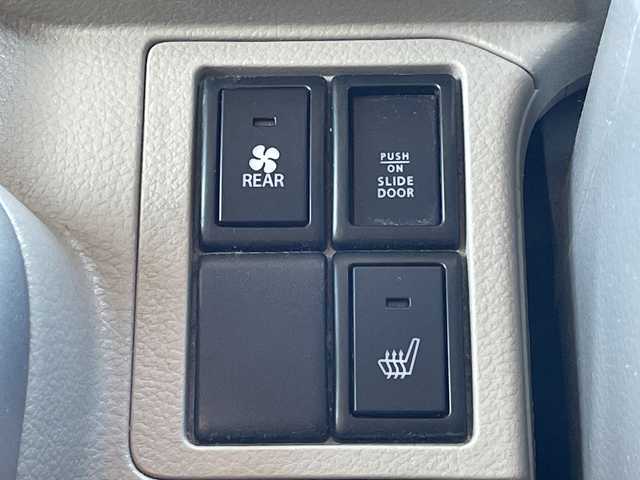 日産 ＮＶ１００クリッパー リオ G 青森県 2018(平30)年 11.8万km ムーンライトバイオレット 4WD・ターボ/ワンオーナー/ハイルーフ/社外HDDナビ・フルセグTV/CD・DVD・Bluetooth・HDD/後席モニター/バックカメラ/両側パワースライドドア/左オートステップ/前方ドライブレコーダー/エマージェンシーブレーキ/運転席シートヒーター/HIDヘッドライト/オートライト/フォグランプ/純正14インチアルミ/プッシュスタート/スマートキー/保証書・取説書