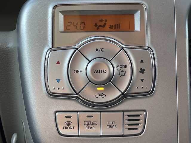 日産 ＮＶ１００クリッパー リオ G 青森県 2018(平30)年 11.8万km ムーンライトバイオレット 4WD・ターボ/ワンオーナー/ハイルーフ/社外HDDナビ・フルセグTV/CD・DVD・Bluetooth・HDD/後席モニター/バックカメラ/両側パワースライドドア/左オートステップ/前方ドライブレコーダー/エマージェンシーブレーキ/運転席シートヒーター/HIDヘッドライト/オートライト/フォグランプ/純正14インチアルミ/プッシュスタート/スマートキー/保証書・取説書