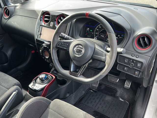 日産 ノート e－パワー ニスモ 山口県 2018(平30)年 7万km ホワイト ワンオーナー　/全方位カメラ　/デジタルインナーミラー/純正７型ナビ　/AM/FM/CD/DVD/AUX/Bluetooth/フルセグTV/前後コーナーセンサー　/ＬＥＤヘッドライト　/レーンキープアシスト　/衝突被害軽減ブレーキ　/オートライト　/純正フロアマット　/ドラレコ　/ＥＴＣ