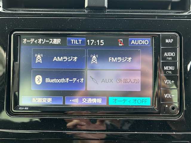 トヨタ プリウス E 大阪府 2022(令4)年 2.4万km シルバーM 純正ナビ(NSLN-W68)/Bluetooth/バックカメラ/コーナーセンサー/横滑り防止機能/レーンキープアシスト/クルーズコントロール/デンソードラレコ/オートライト/オートマチックハイビーム/オートエアコン/純正アルミホイール/純正フロアマット/スマートキー/エンジンスタートボタン/LEDヘッドライト