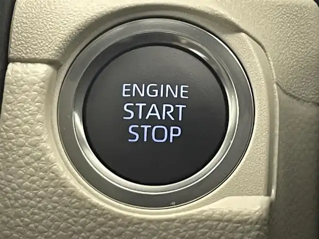 トヨタ シエンタ Z 滋賀県 2024(令6)年 0.6万km ベージュ 禁煙車/純正１０．５型ナビ/パノラミックビューモニター/前後ドラレコ/ＥＴＣ２．０/コンフォートパッケージ/ステアリングヒーター/シートヒーター/トヨタセーフティセンス/・プリクラッシュセーフティ/・レーンディパーチャーアラート/・レーダークルーズコントロール/・レーントレーシングアシスト/・アダプティブハイビームシステム/・ロードサインアシスト/・プロアクティブドライビングアシスト/・発進遅れ告知機能/両側パワースライドドア/ＬＥＤライト/スマートキー