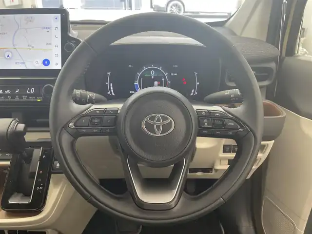 トヨタ シエンタ Z 滋賀県 2024(令6)年 0.6万km ベージュ 禁煙車/純正１０．５型ナビ/パノラミックビューモニター/前後ドラレコ/ＥＴＣ２．０/コンフォートパッケージ/ステアリングヒーター/シートヒーター/トヨタセーフティセンス/・プリクラッシュセーフティ/・レーンディパーチャーアラート/・レーダークルーズコントロール/・レーントレーシングアシスト/・アダプティブハイビームシステム/・ロードサインアシスト/・プロアクティブドライビングアシスト/・発進遅れ告知機能/両側パワースライドドア/ＬＥＤライト/スマートキー